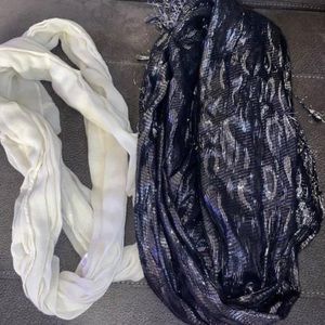 2 scarfs